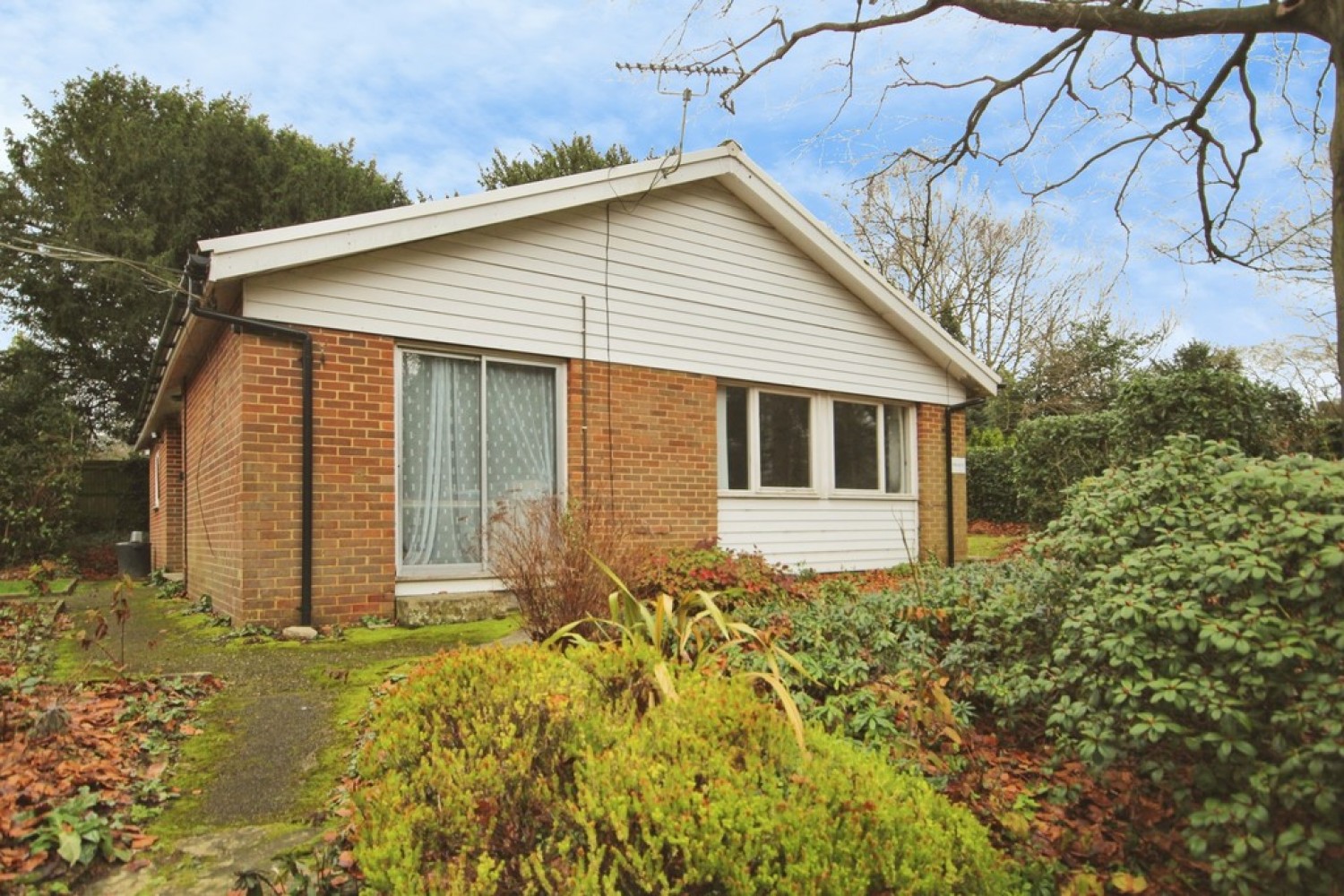 2 bedroom Bungalow for Letting Dormans Road, Lingfield