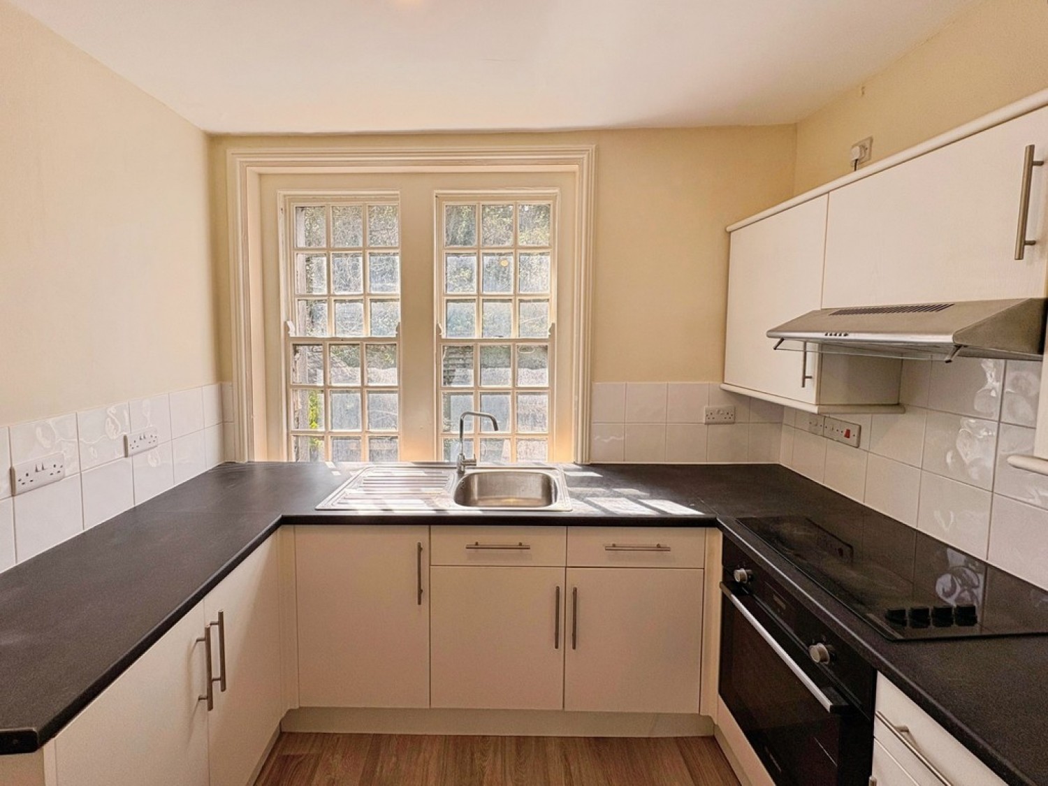 2 bedroom Flat for Letting Market Street, Falmouth
