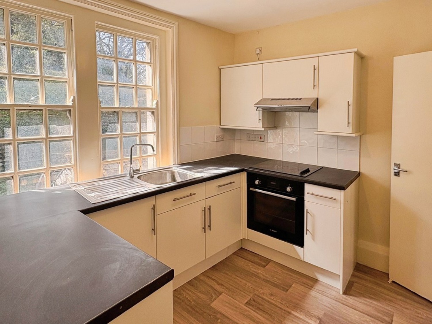 2 bedroom Flat for Letting Market Street, Falmouth