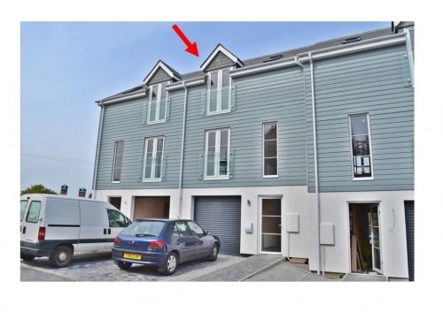 Gwealdues Court, Helston