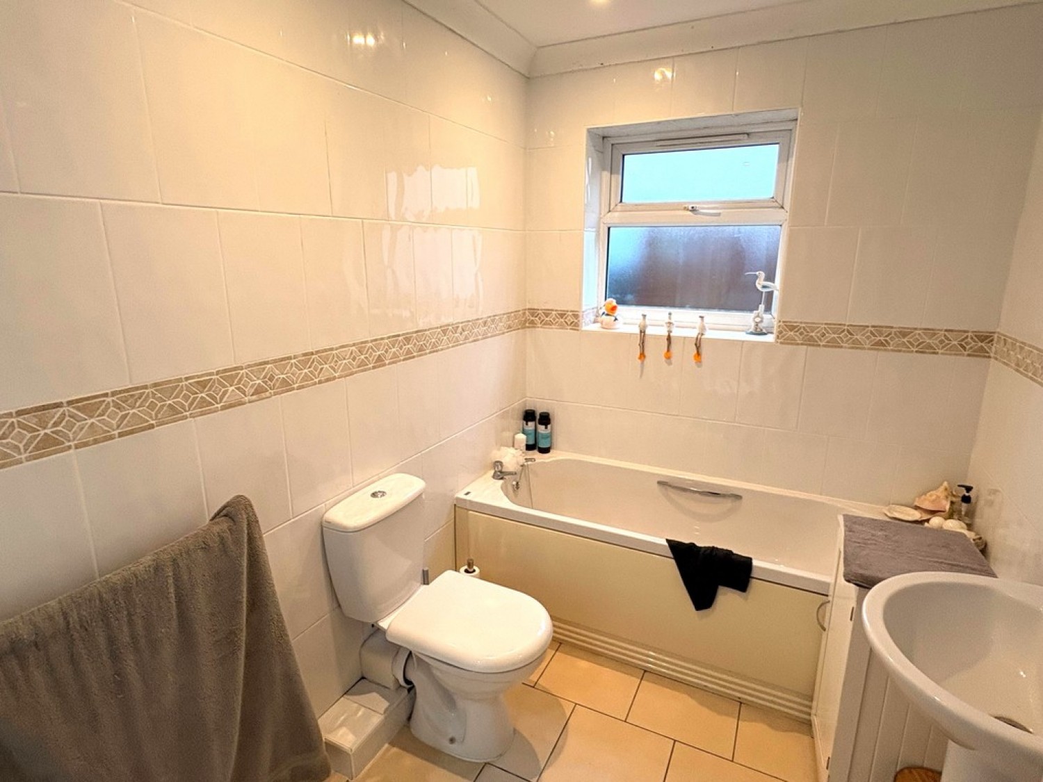 3 bedroom Bungalow for Letting Trevethick Lane, Pool