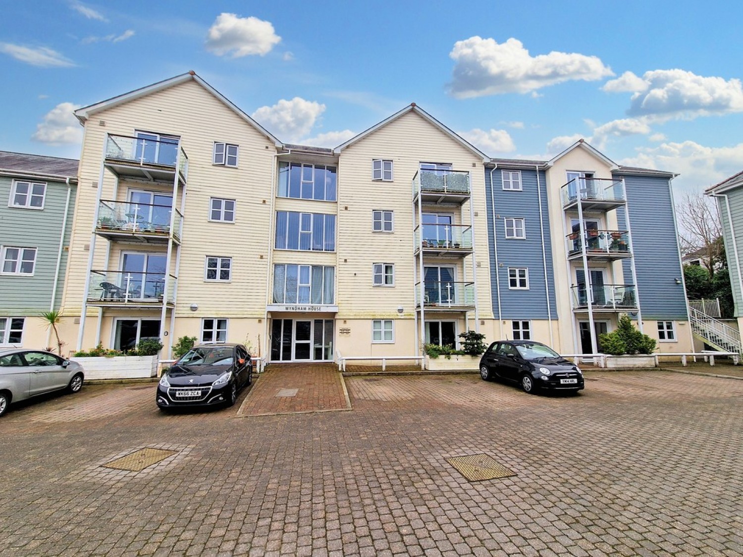 2 bedroom Flat for Sale Wyndham House, College Hill