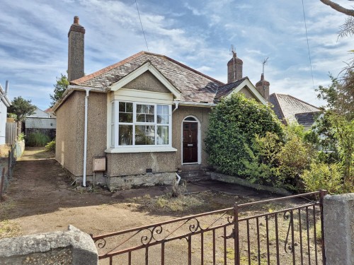 Dracaena Avenue, Falmouth