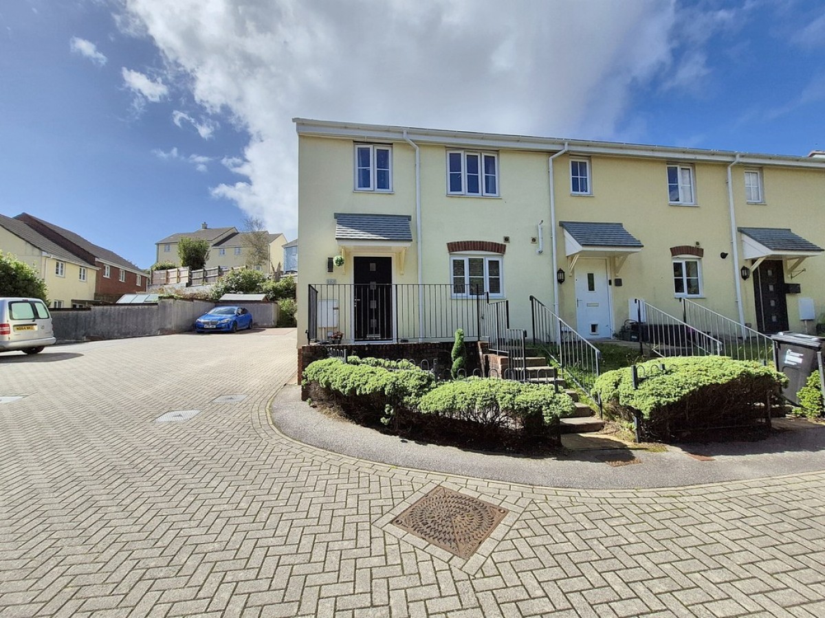 Plover Avenue, Helston