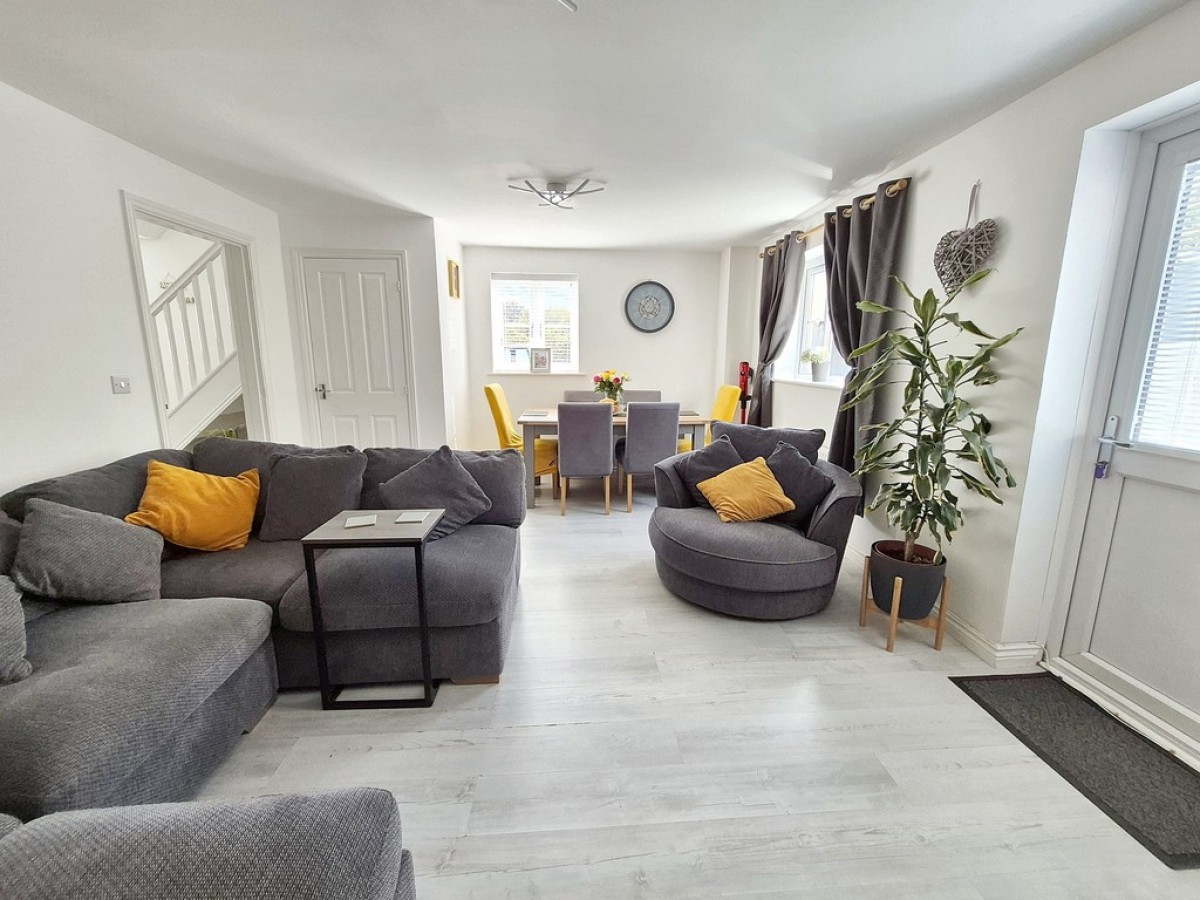 Plover Avenue, Helston