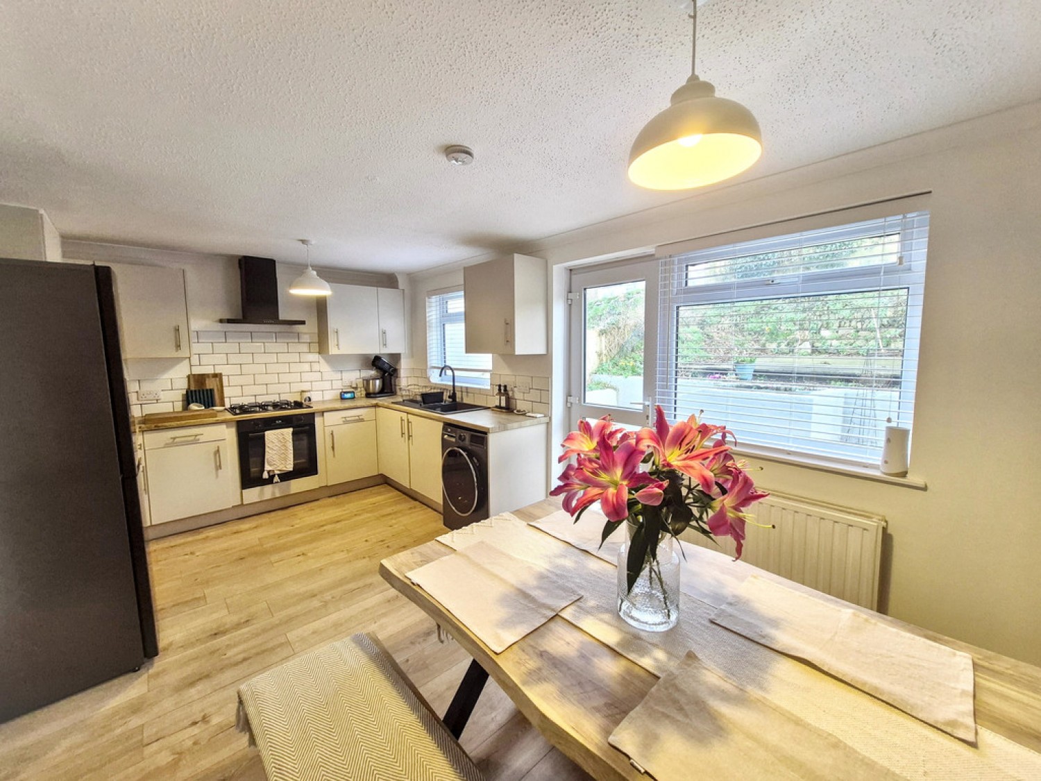 3 bedroom House for Sale Trenance Close