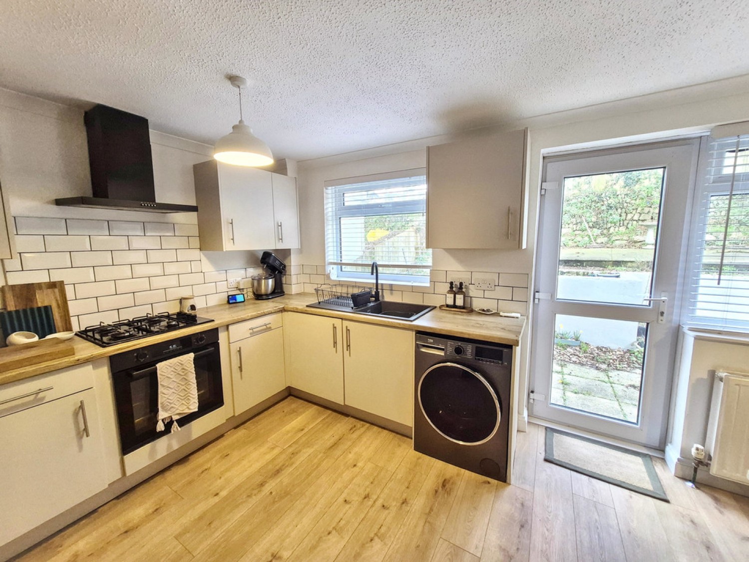 3 bedroom House for Sale Trenance Close