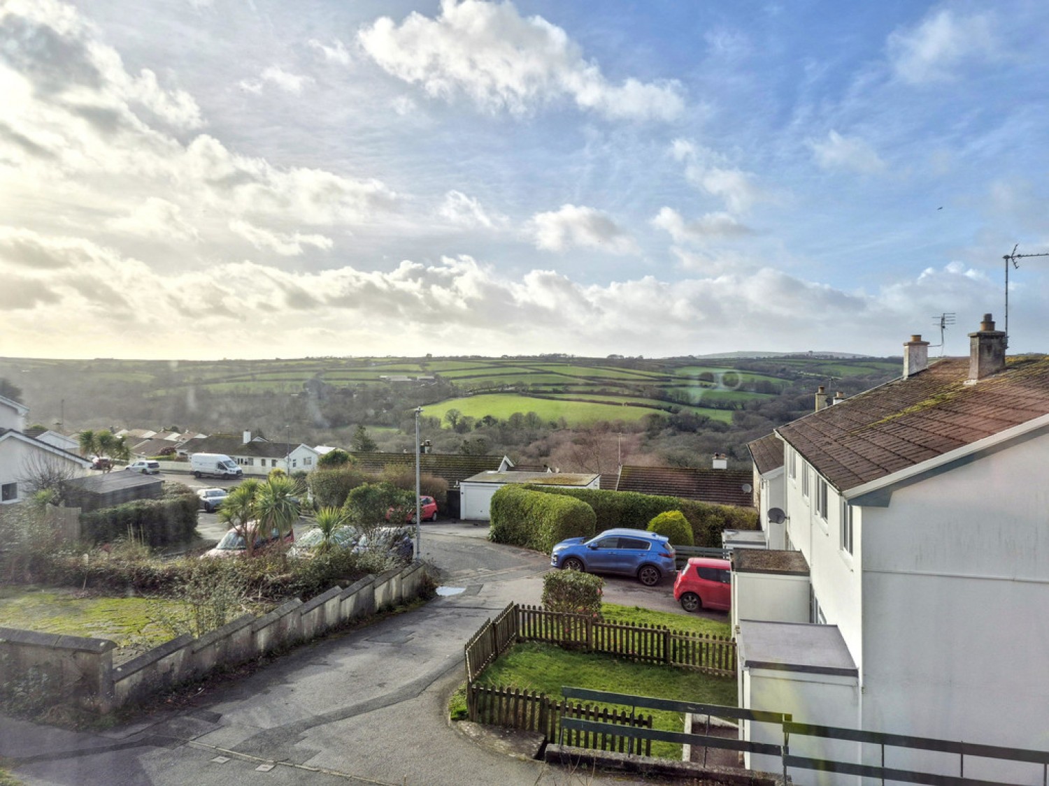 3 bedroom House for Sale Trenance Close