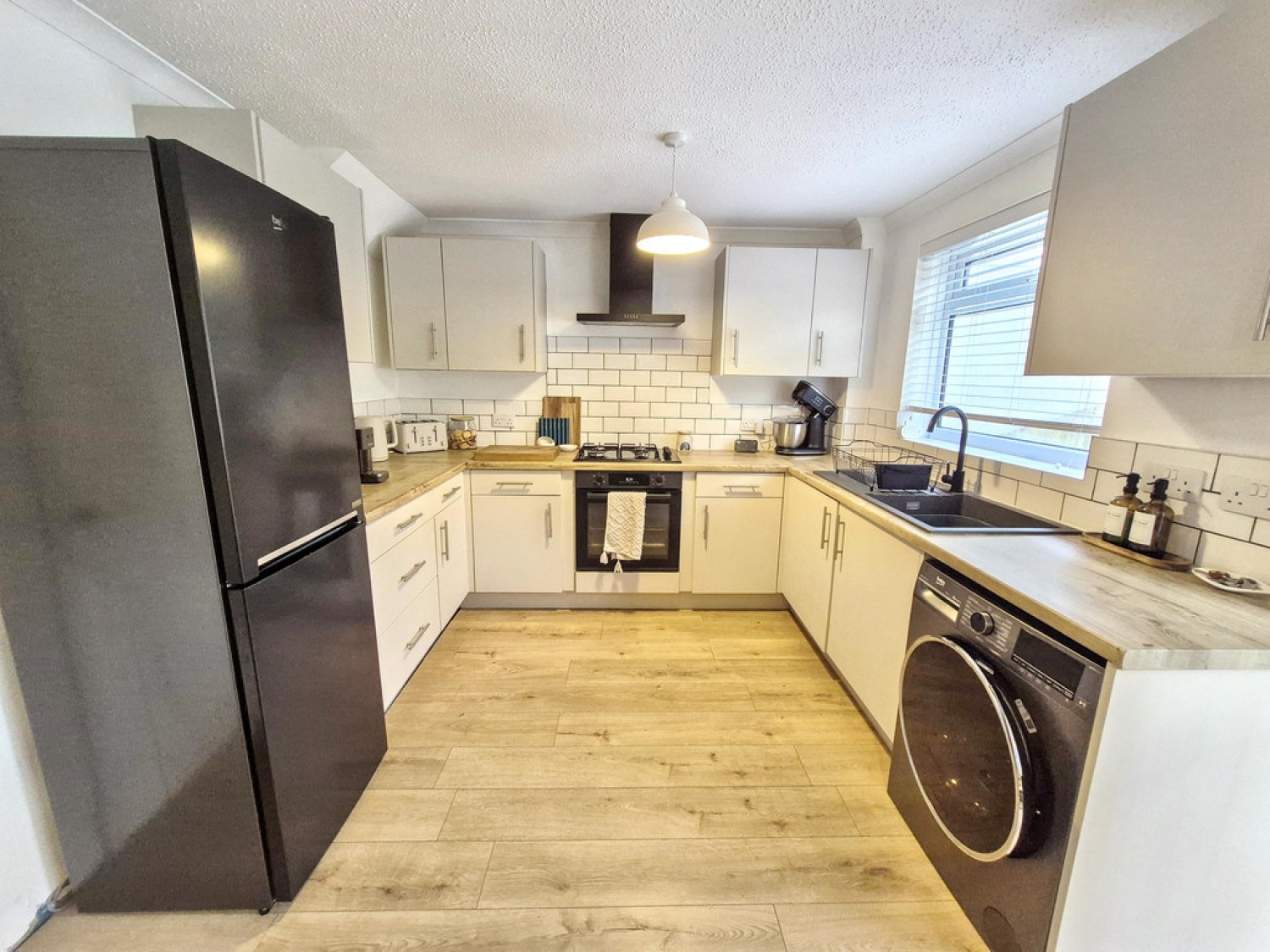 3 bedroom House for Sale Trenance Close