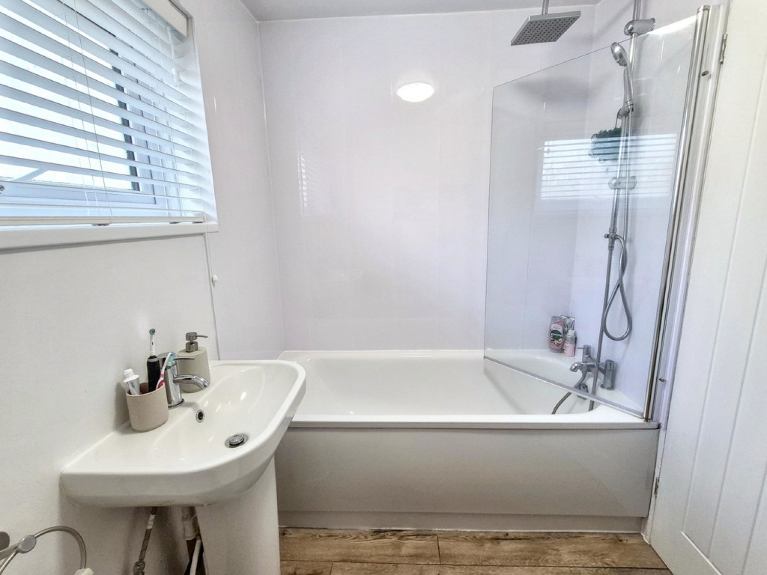 3 bedroom House for Sale Trenance Close