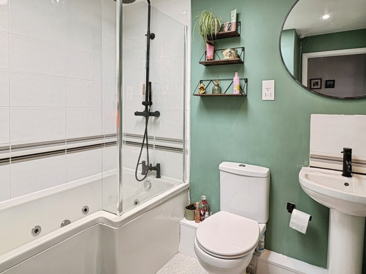 Field Place, Falmouth