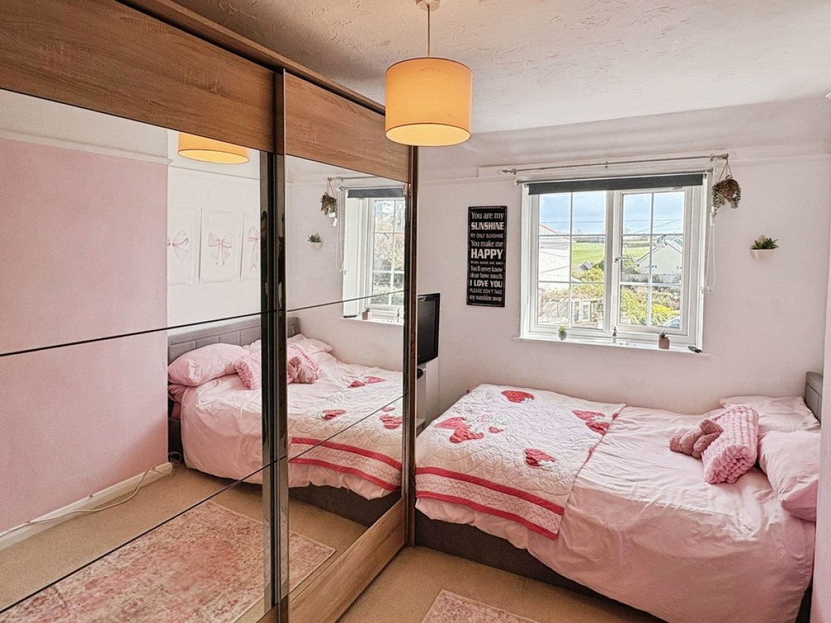 Field Place, Falmouth