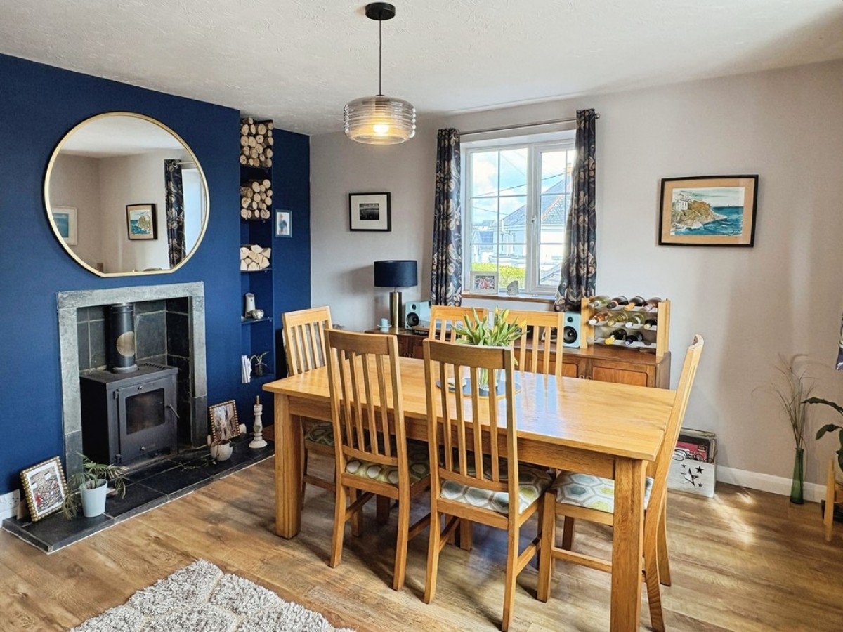 Field Place, Falmouth