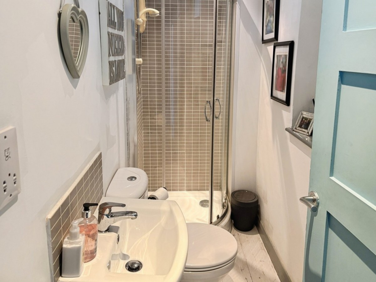 Field Place, Falmouth