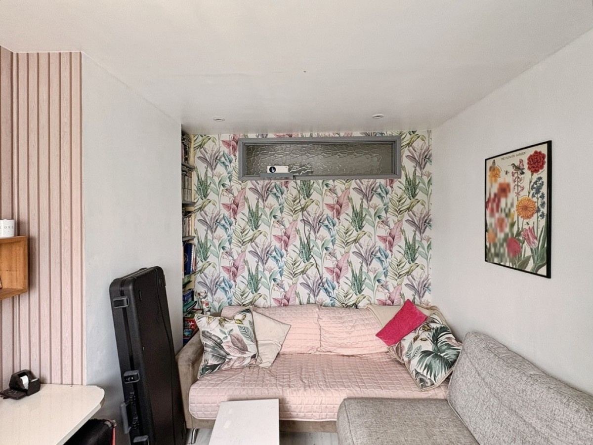 Field Place, Falmouth