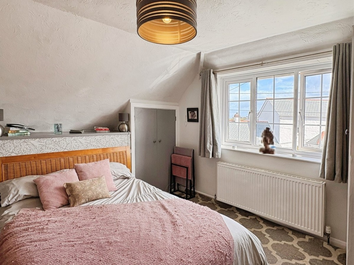 Field Place, Falmouth