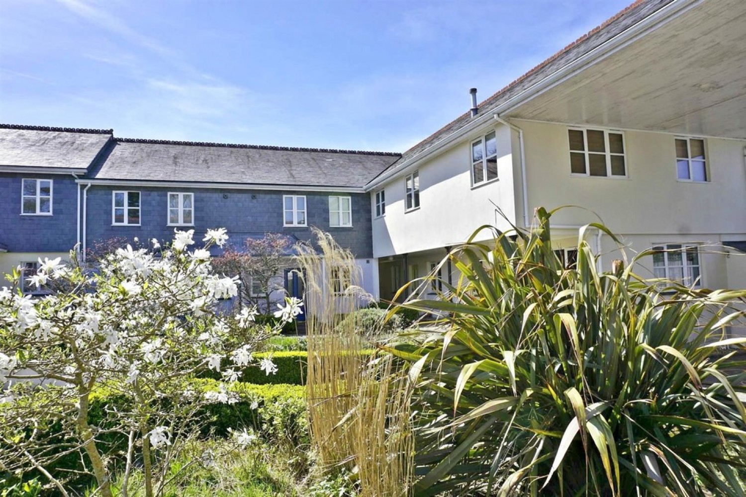 2 bedroom Flat for Sale The Walled Garden