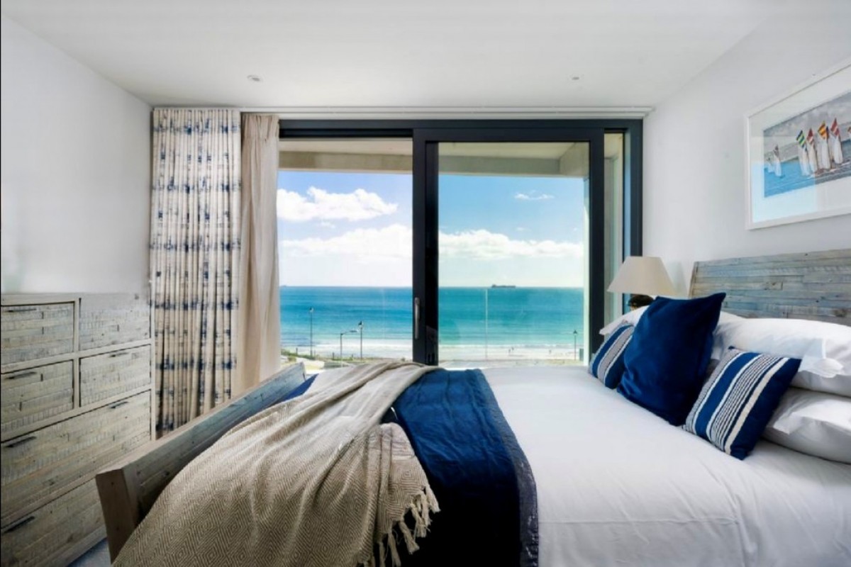 Cliff Road , Falmouth