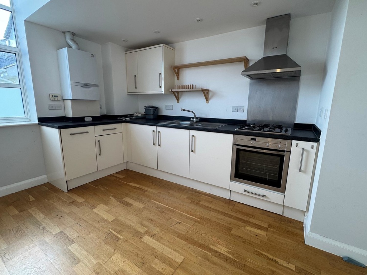1 bedroom Flat for Sale Prince Of Wales Pier, Falmouth, Cornwall