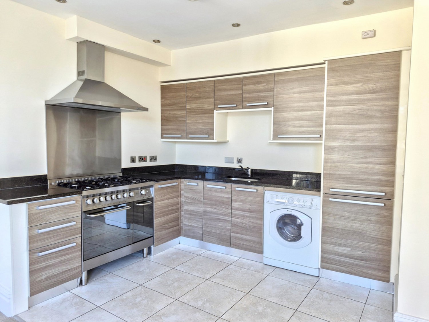 2 bedroom Flat for Sale The Willows, Church Street
