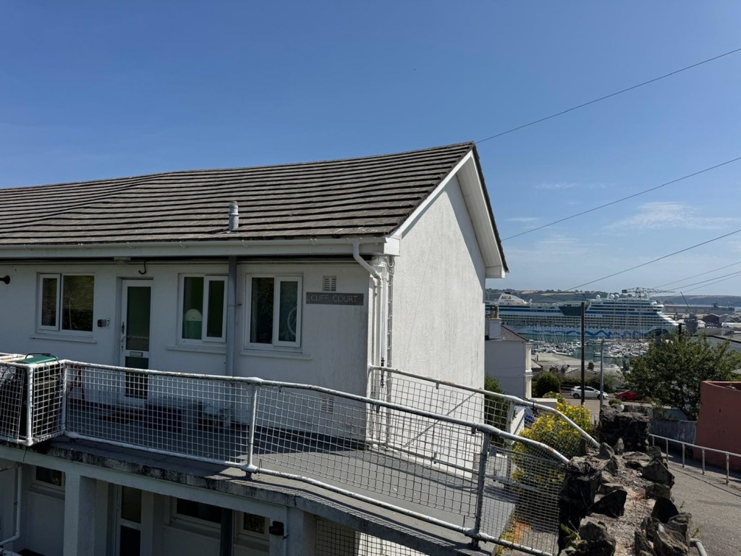 2 bedroom Flat for Letting Cliff Court, Falmouth