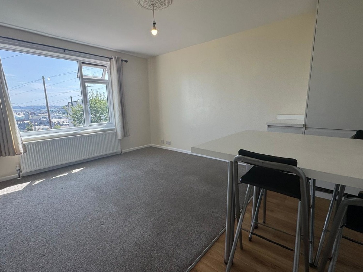 2 bedroom Flat for Letting Cliff Court, Falmouth