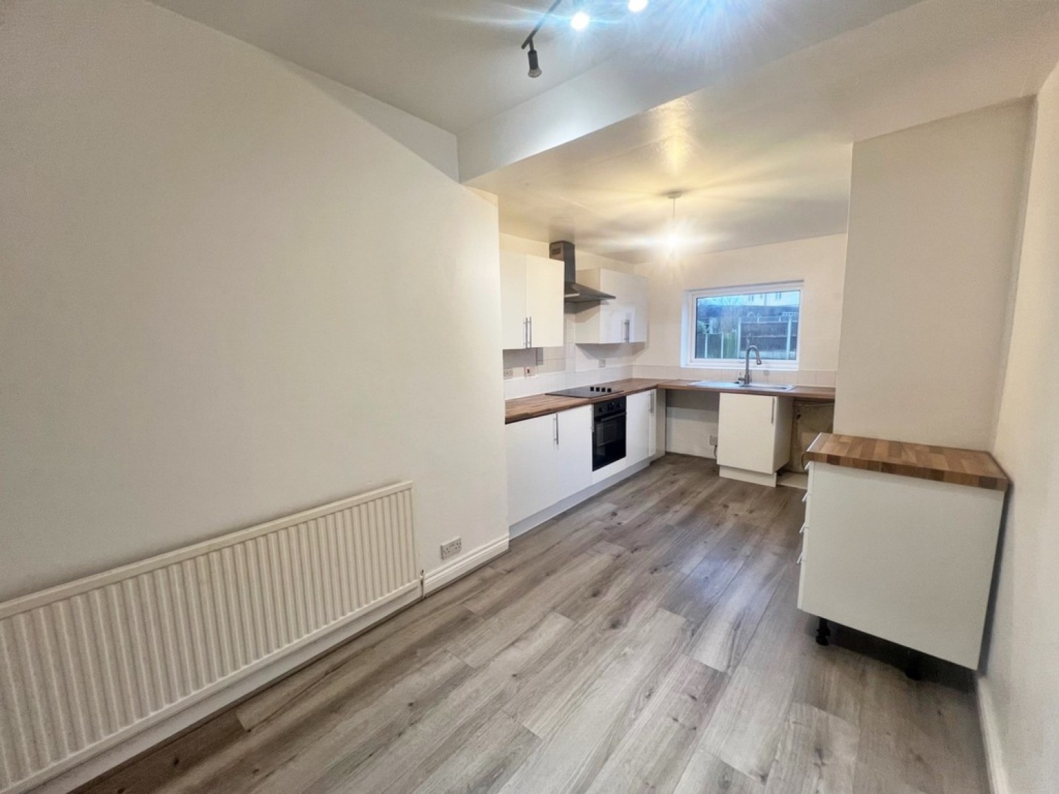 Latham Avenue, Helsby