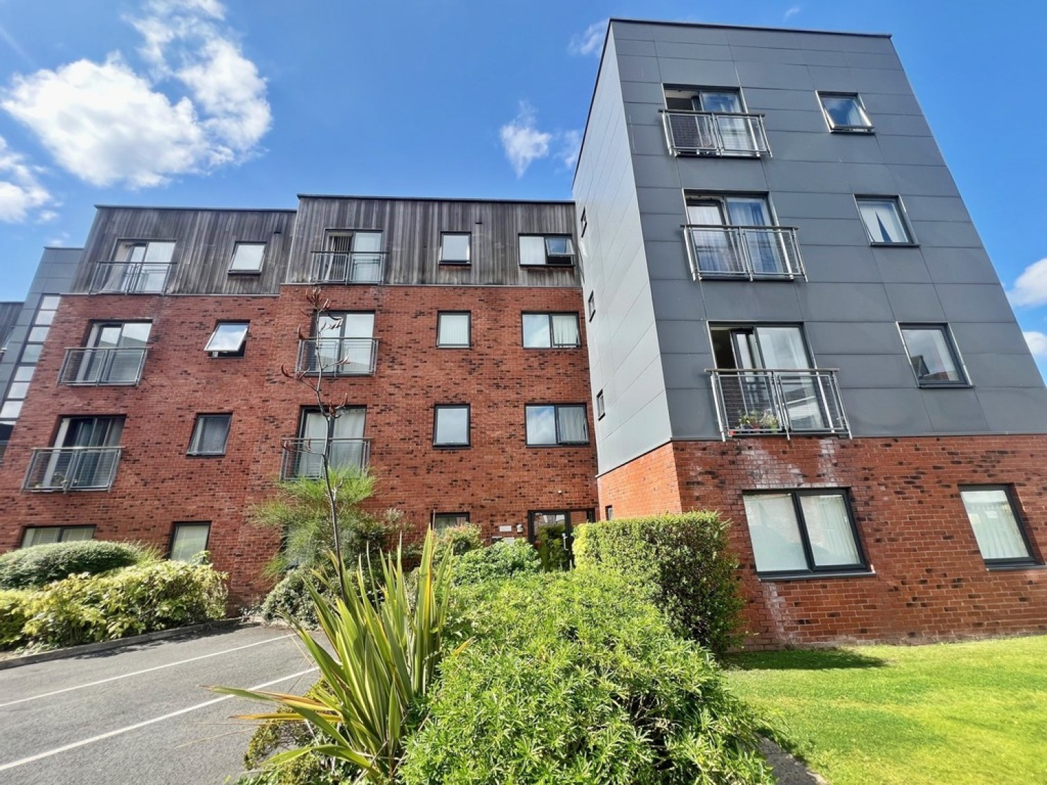 2 bedroom Flat for Letting Dutton Court, Warrington