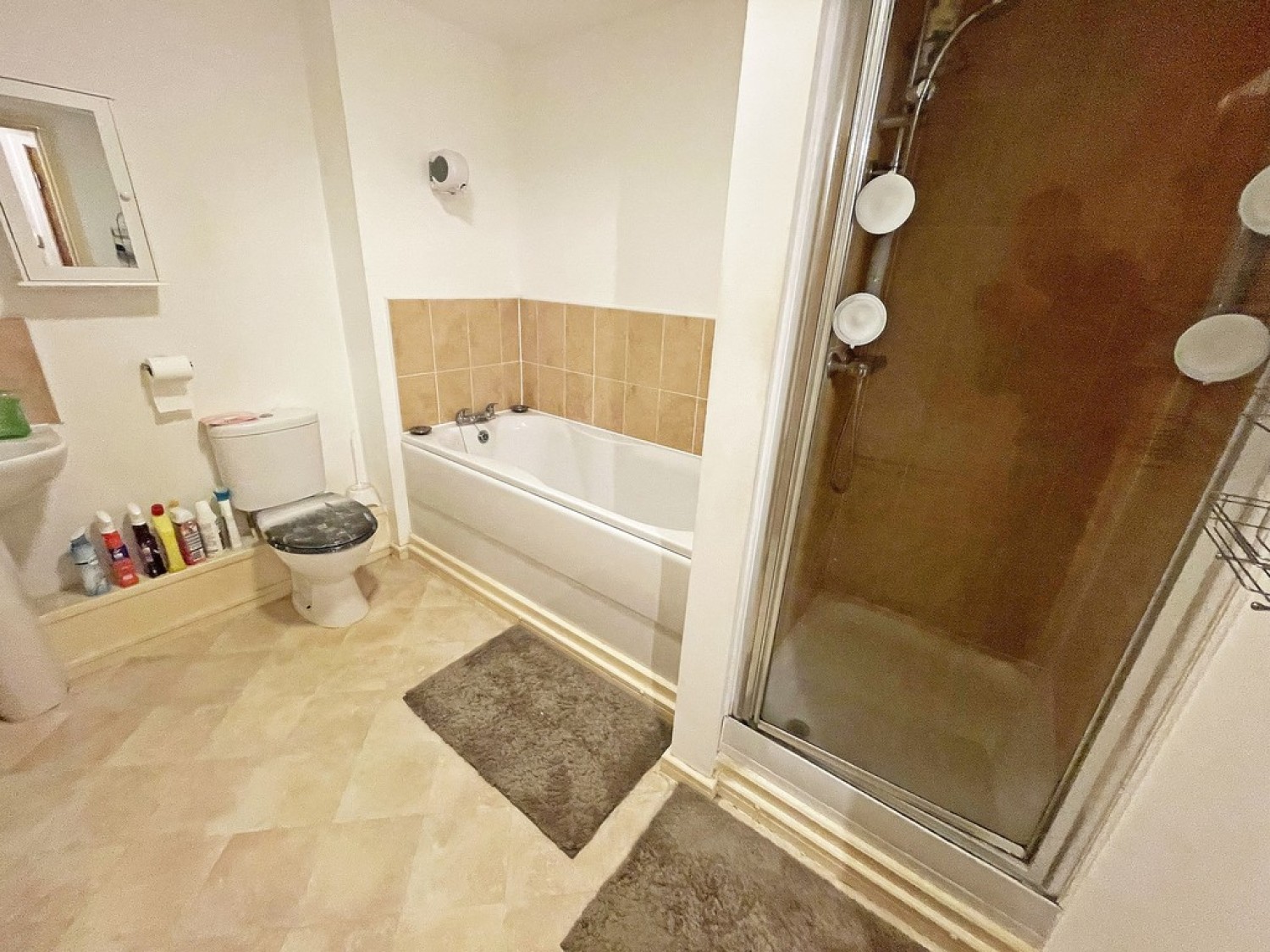 2 bedroom Flat in Dutton Court, Warrington