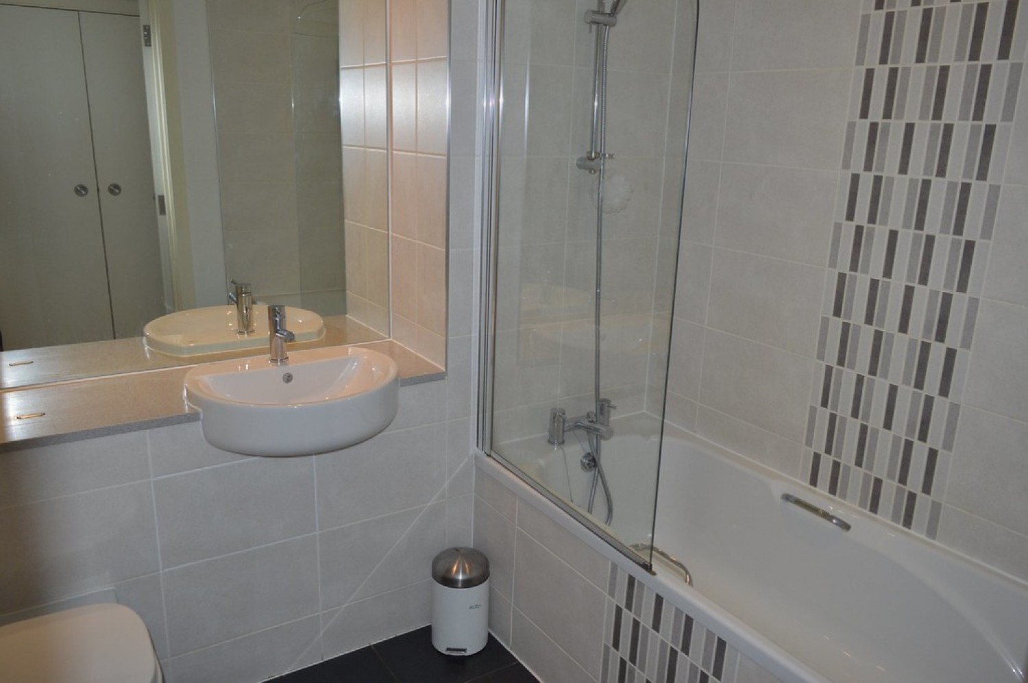 1 bedroom Flat for Letting The Rock, Bury