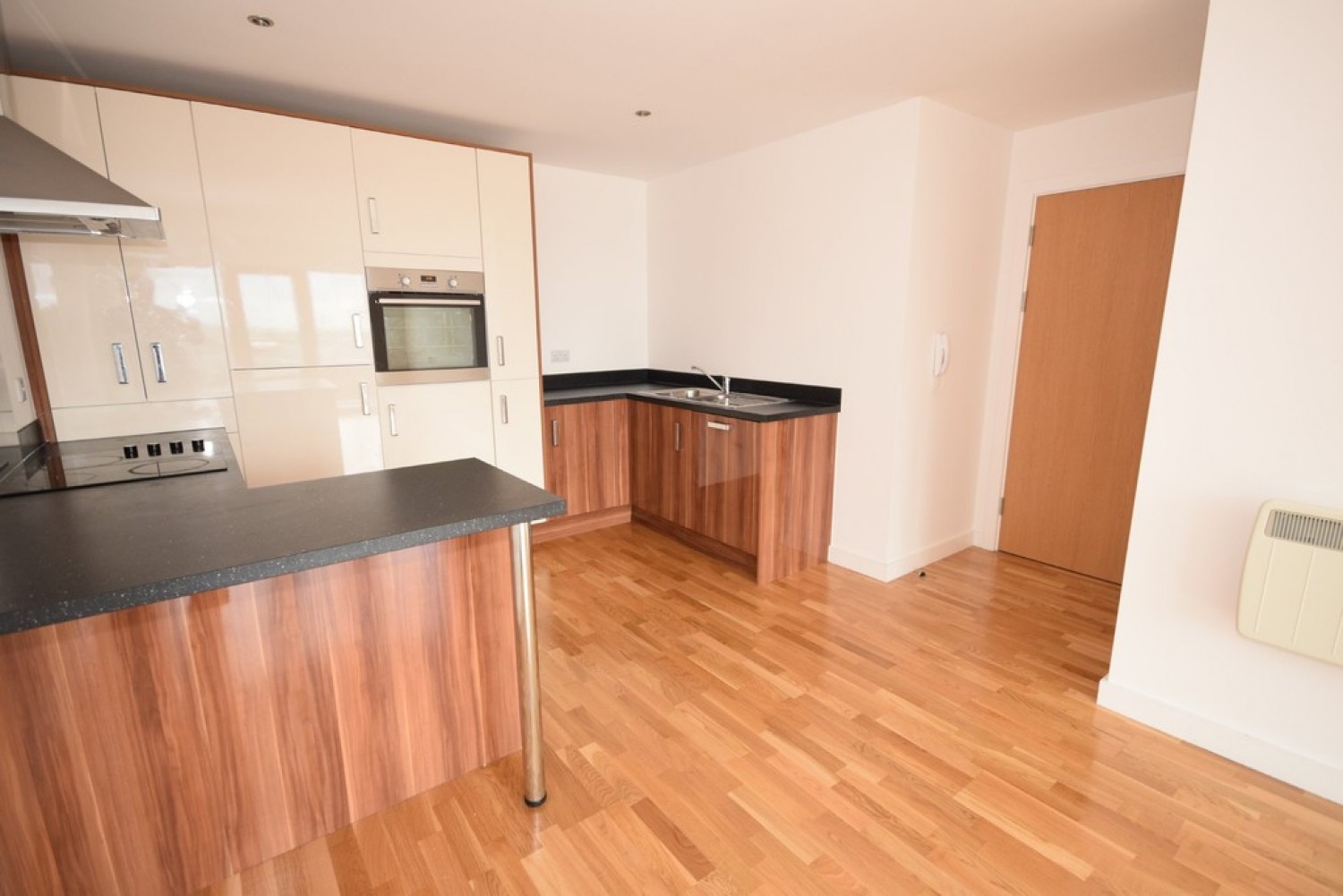 2 bedroom Flat for Letting The Rock, Bury