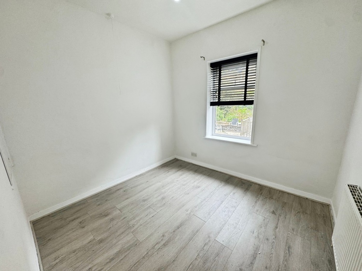 2 bedroom House for Letting Market Street, Whitworth
