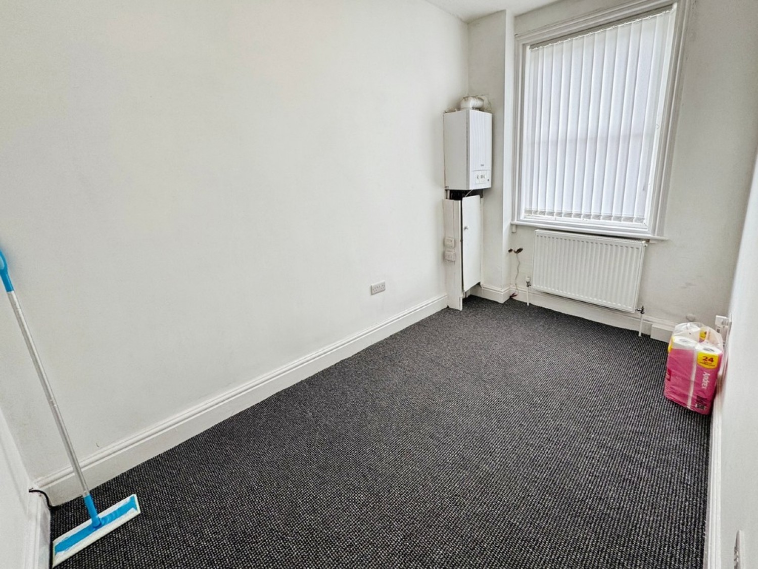 2 bedroom House for Letting Oldham Road, Rochdale