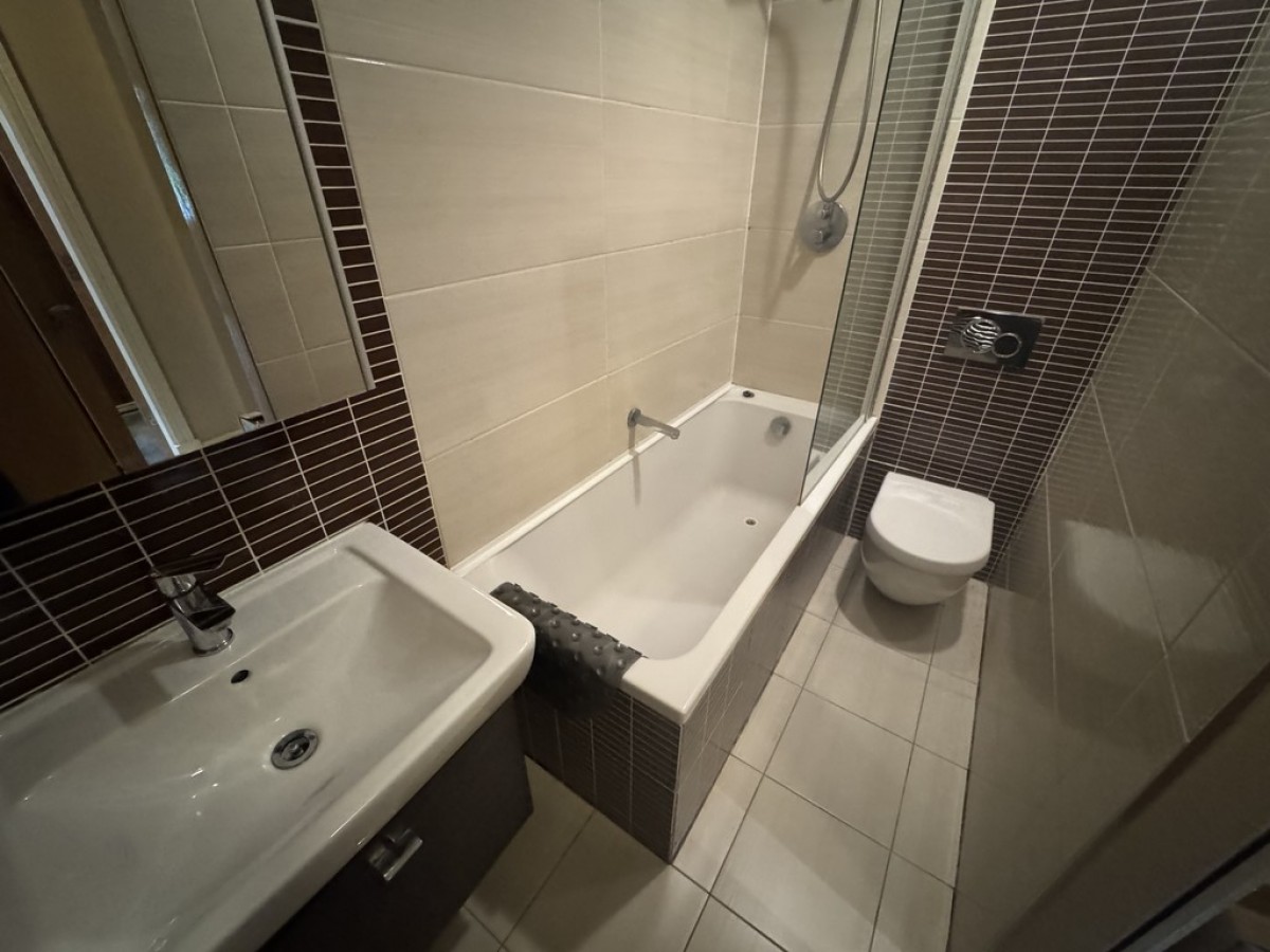 Greenmount, 2 Pargate Chase, Norden