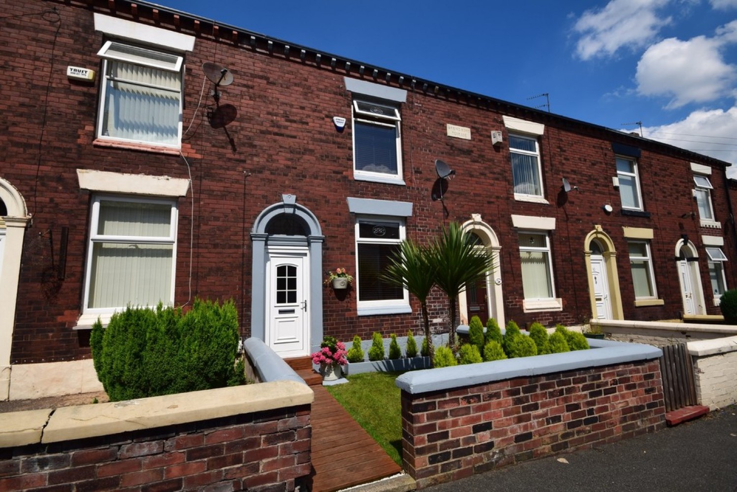 2 bedroom House for Letting Queens Road, Chadderton, OL9 9HS