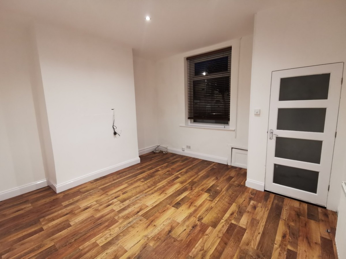 Queens Road, Chadderton, OL9 9HS