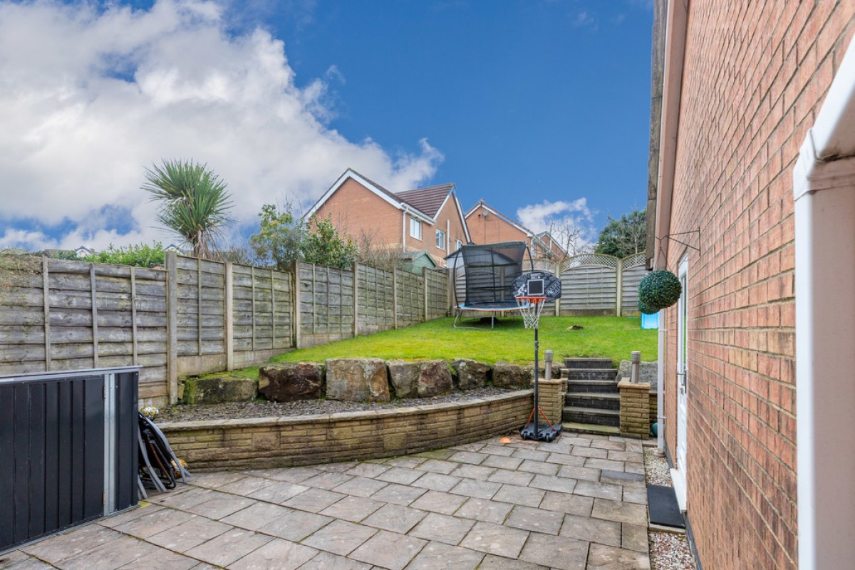 Greengrove Bank, Rochdale, OL16 2QL