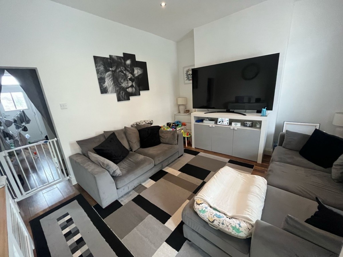 Queens Road, Chadderton, OL9 9HS