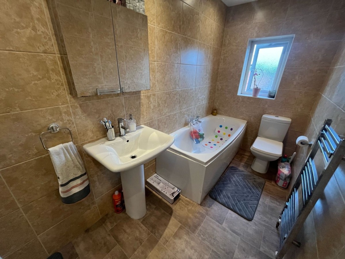 Queens Road, Chadderton, OL9 9HS
