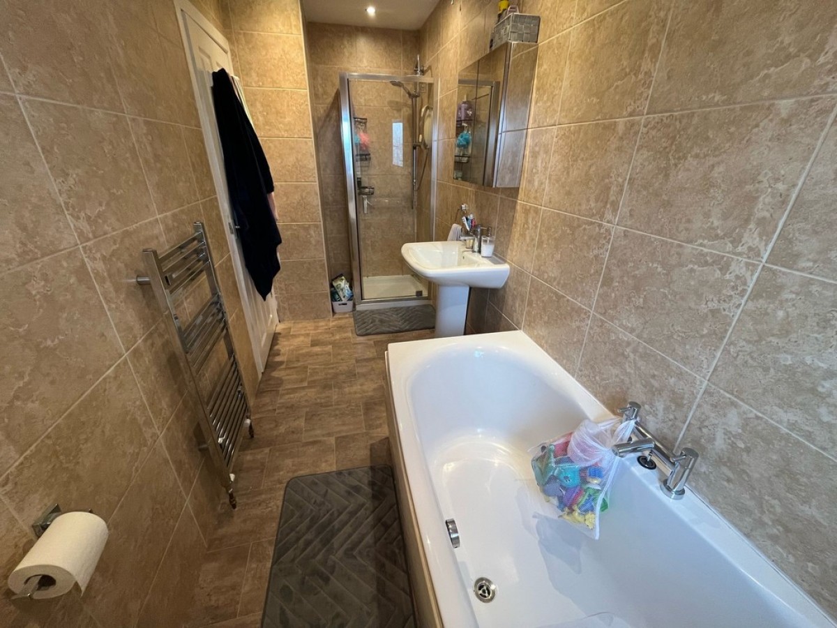 Queens Road, Chadderton, OL9 9HS