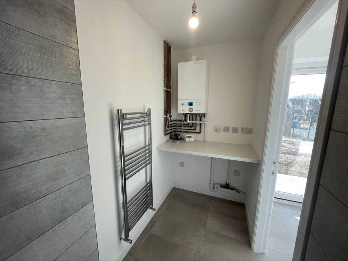 12 Edstone Grange, Heywood, OL10 3QP