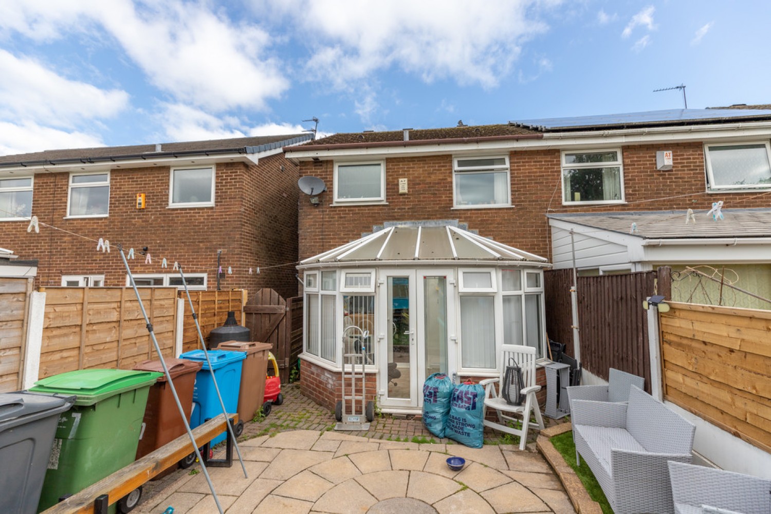 Lindale Avenue, Oldham, OL9 9DW