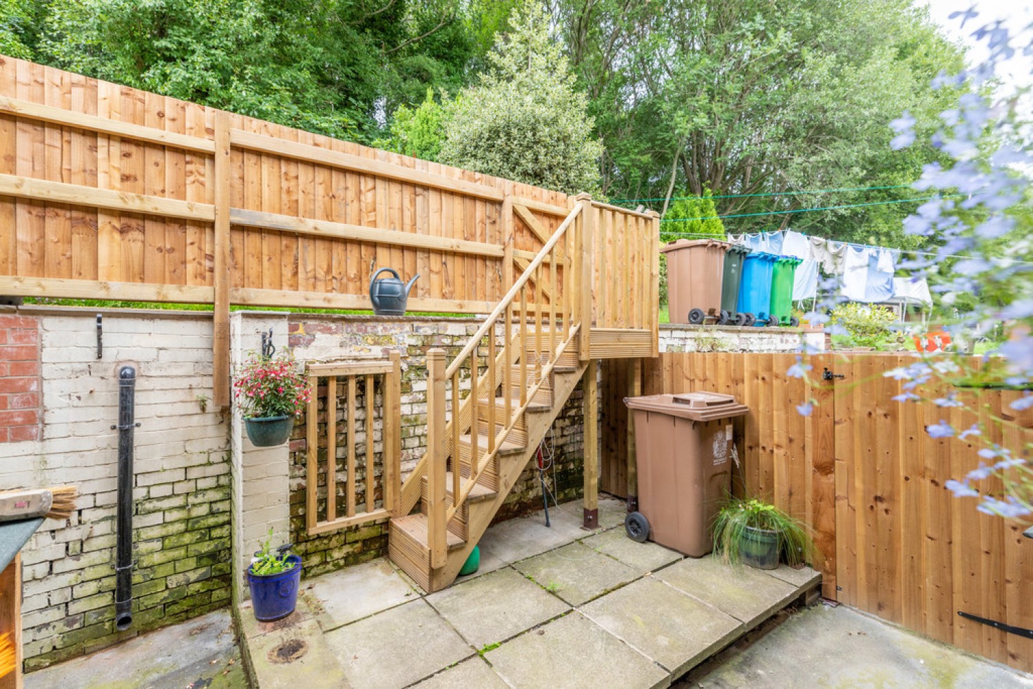 Huddersfield Road, Newhey, OL16 3QZ