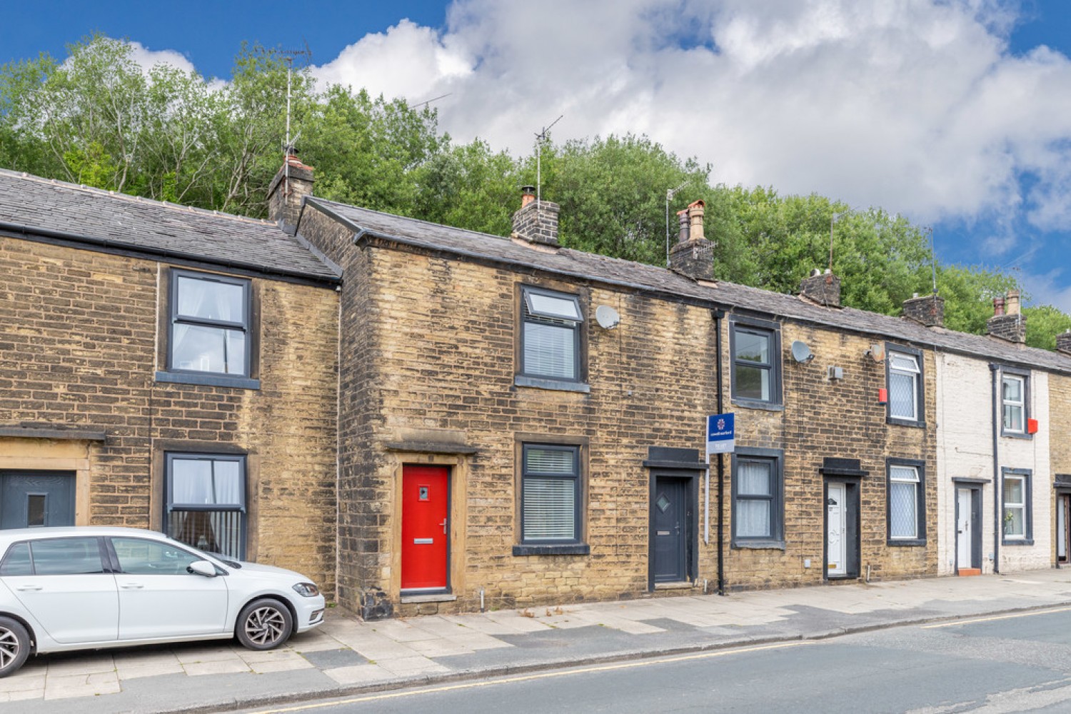 Huddersfield Road, Newhey, OL16 3QZ