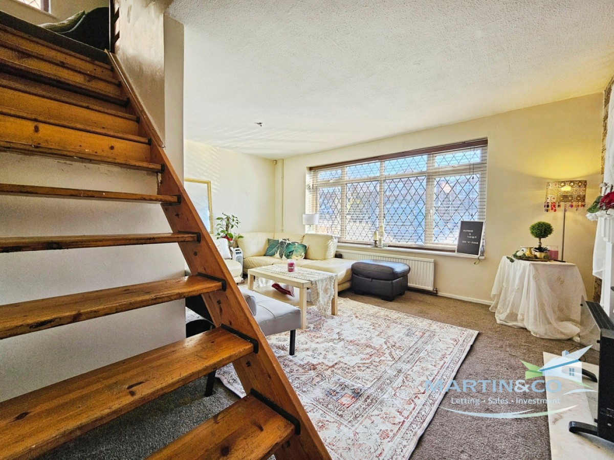 Leander Drive, Castleton