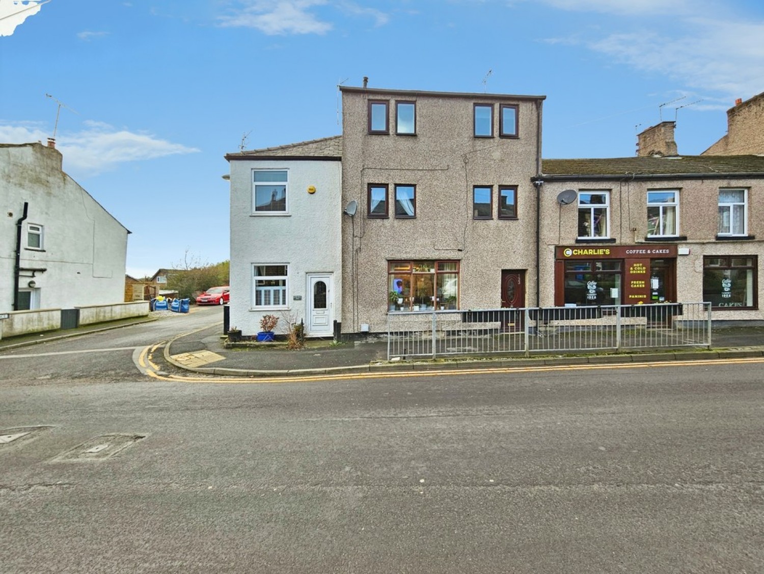 4 bedroom House for Sale Ramsden Road, Wardle