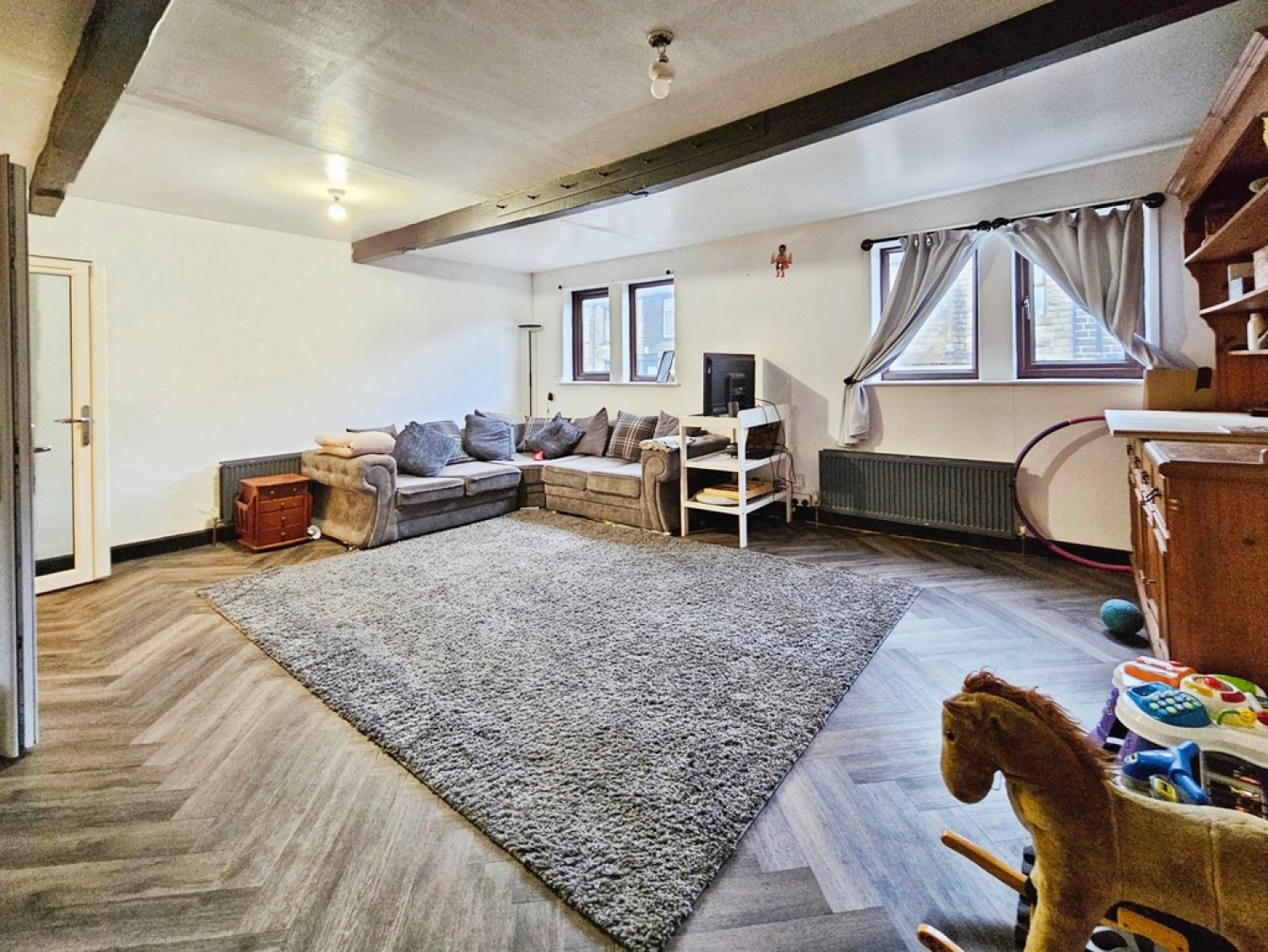 4 bedroom House for Sale Ramsden Road, Wardle