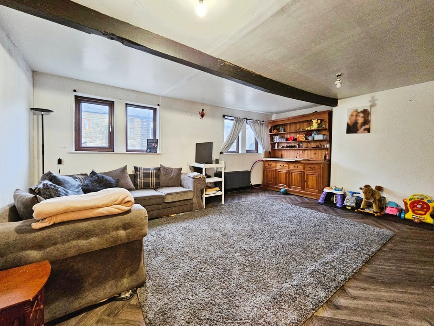 4 bedroom House for Sale Ramsden Road, Wardle