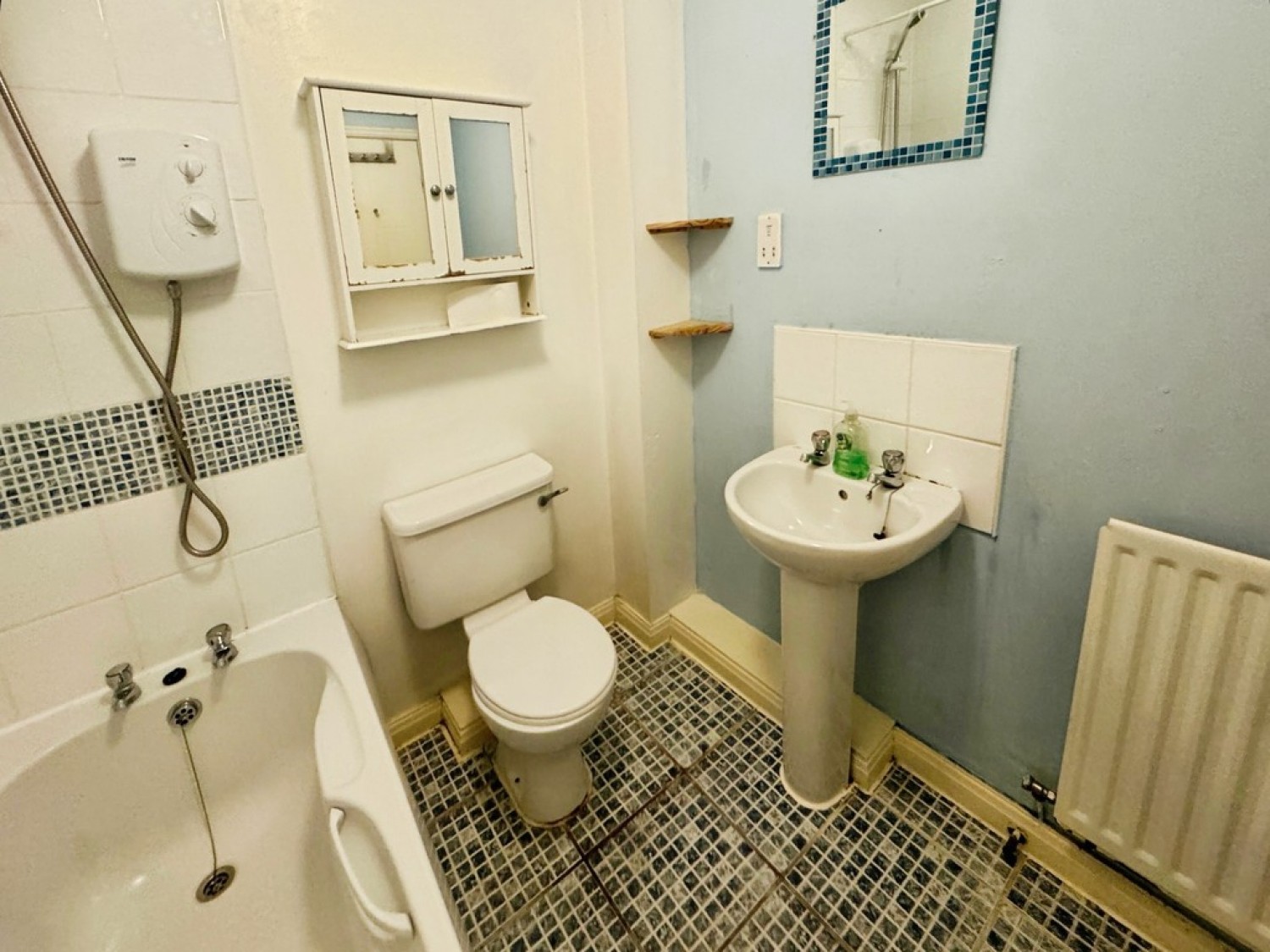 2 bedroom House for Letting Greetland Drive, Charlestown, Greater Manchester