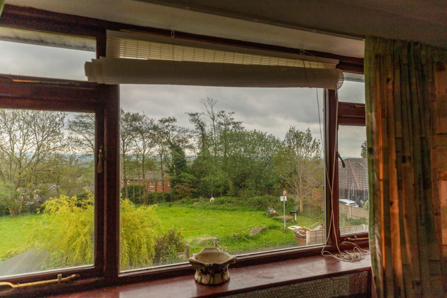 3 bedroom House for Sale Mountain Ash, Rooley Moor, OL12 7JE